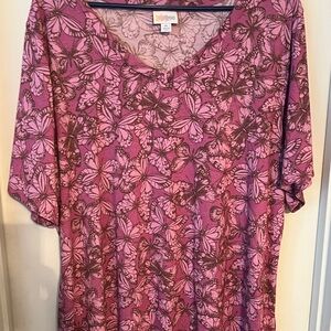 EUC Lularoe Iris Tee